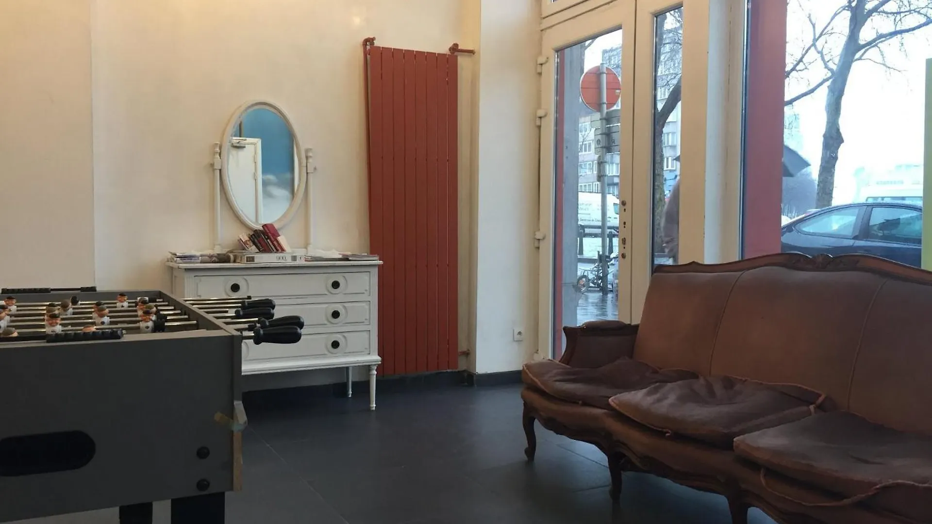 Midi 81 Hostel Brussel